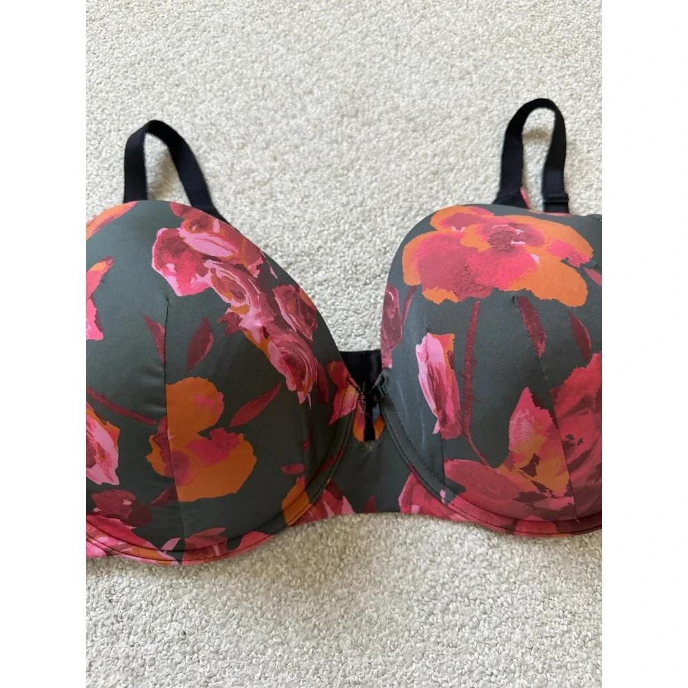 Torrid Floral Romantic T-Shirt Bra Size 42D Black Red Pink Underwire Support